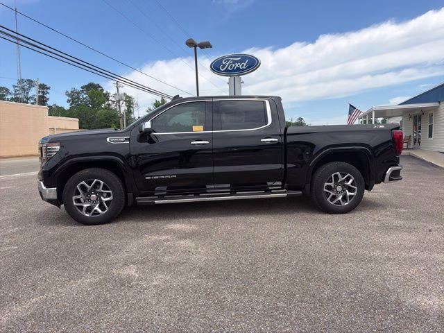2024 GMC Sierra 4WD Crew Cab Short Box SLT's photo