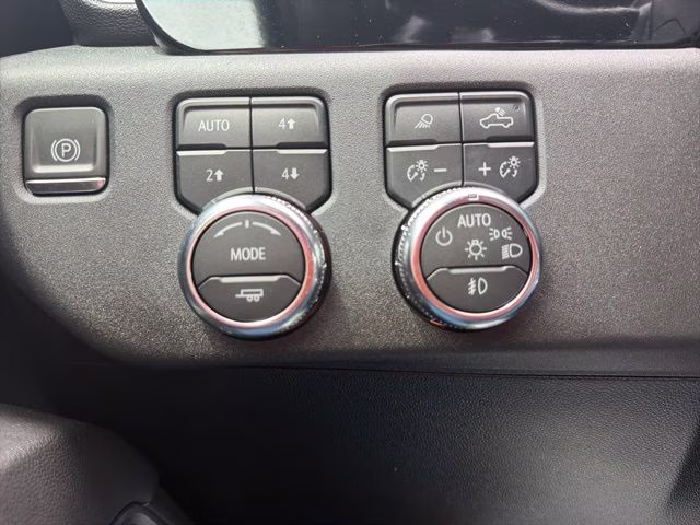 2024 Onyx Black GMC Sierra 1500 SLT 4X4 Truck