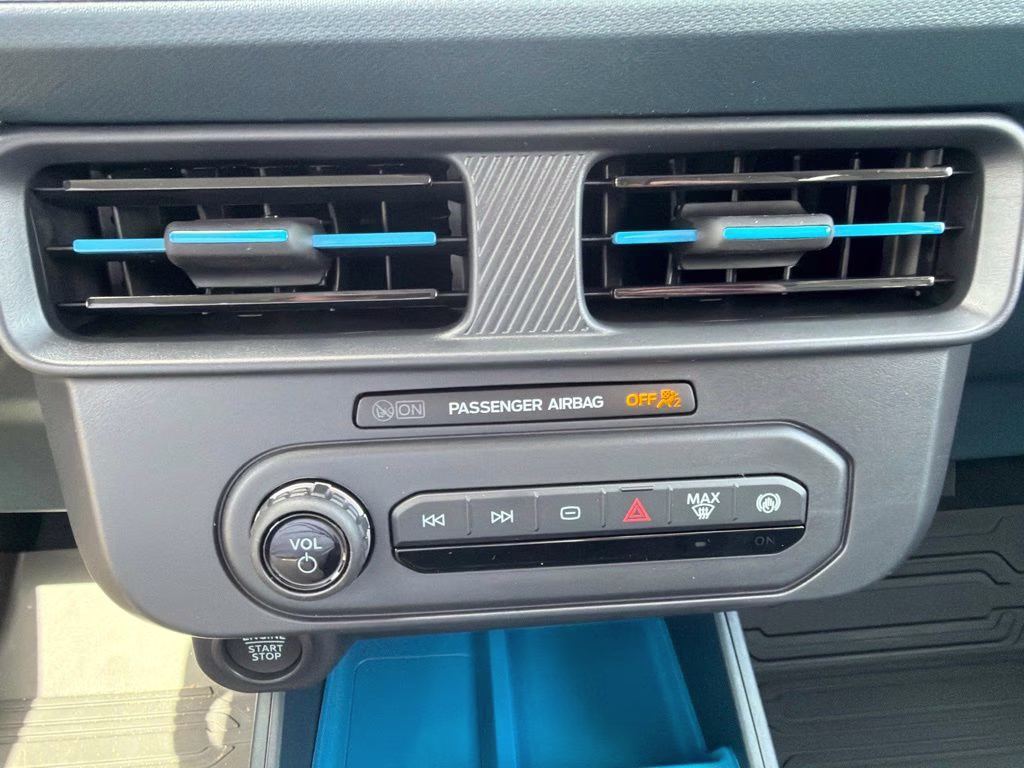 2026 Space White Metallic Ford Maverick XLT AWD Truck
