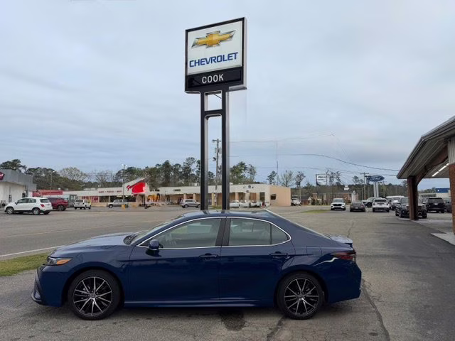 2024 Blue Toyota Camry SE FWD Sedan