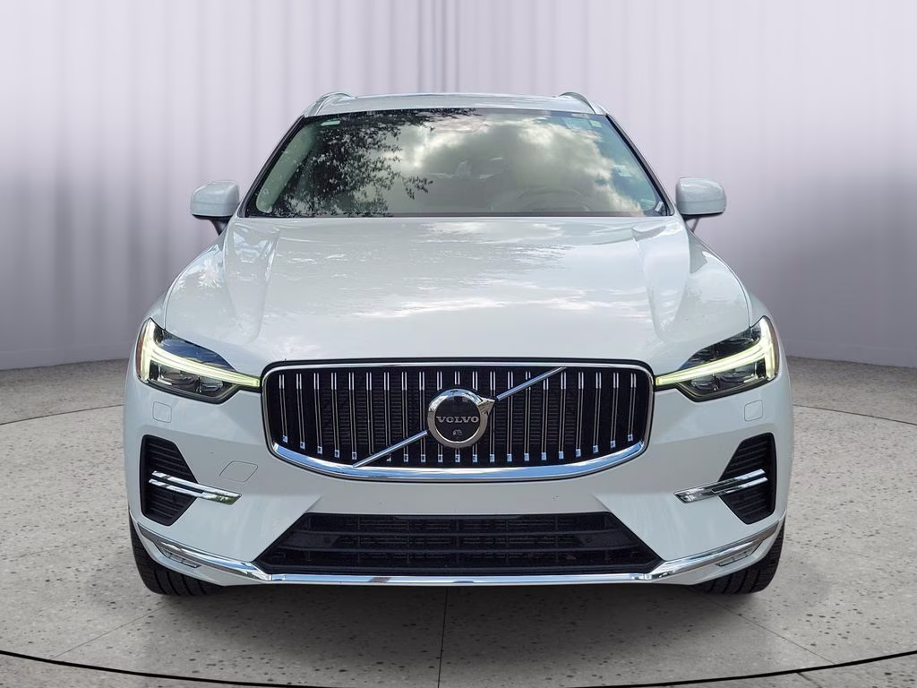 2023 Crystal White Metallic Volvo XC60 Ultimate Bright Theme AWD SUV