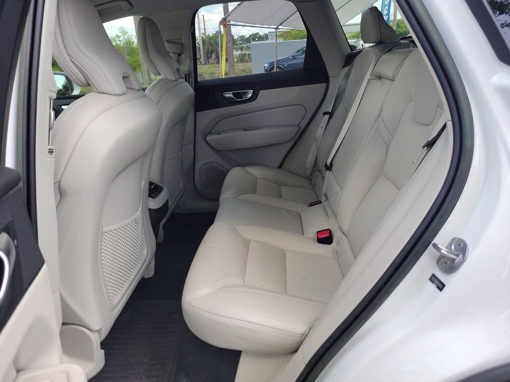 2023 Crystal White Metallic Volvo XC60 Ultimate Bright Theme AWD SUV
