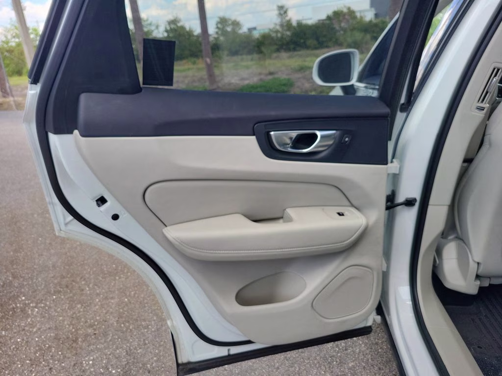 2023 Crystal White Metallic Volvo XC60 Ultimate Bright Theme AWD SUV