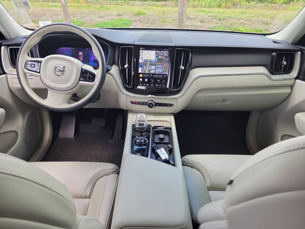 2023 Crystal White Metallic Volvo XC60 Ultimate Bright Theme AWD SUV
