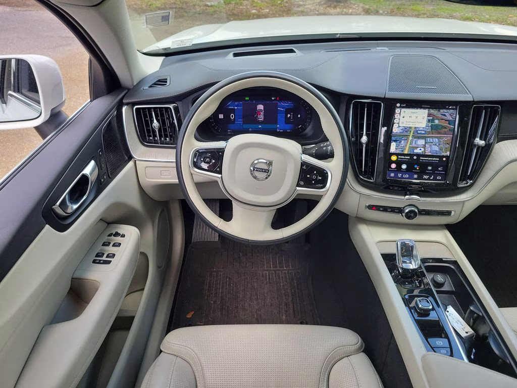 2023 Crystal White Metallic Volvo XC60 Ultimate Bright Theme AWD SUV