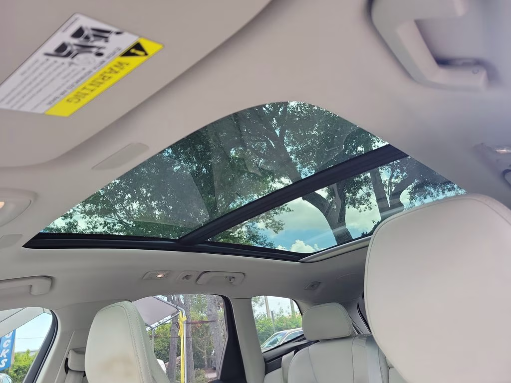 2023 Crystal White Metallic Volvo XC60 Ultimate Bright Theme AWD SUV