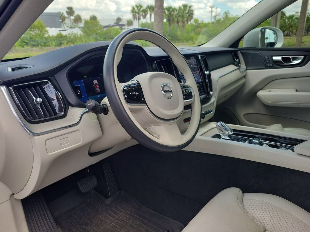2023 Crystal White Metallic Volvo XC60 Ultimate Bright Theme AWD SUV