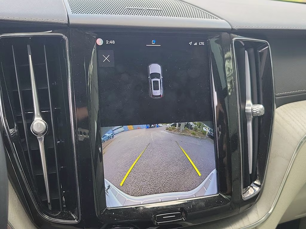 2023 Crystal White Metallic Volvo XC60 Ultimate Bright Theme AWD SUV