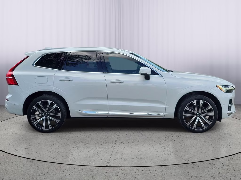 2023 Crystal White Metallic Volvo XC60 Ultimate Bright Theme AWD SUV