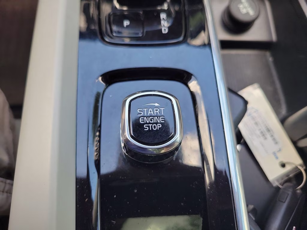 2023 Crystal White Metallic Volvo XC60 Ultimate Bright Theme AWD SUV