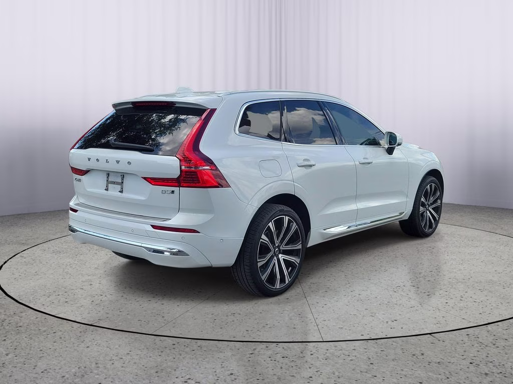 2023 Crystal White Metallic Volvo XC60 Ultimate Bright Theme AWD SUV