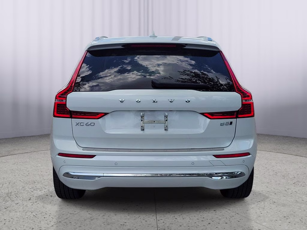 2023 Crystal White Metallic Volvo XC60 Ultimate Bright Theme AWD SUV