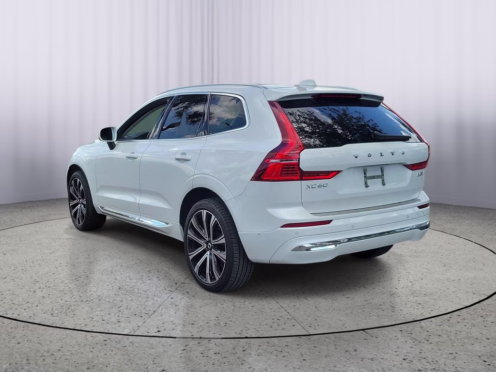 2023 Crystal White Metallic Volvo XC60 Ultimate Bright Theme AWD SUV