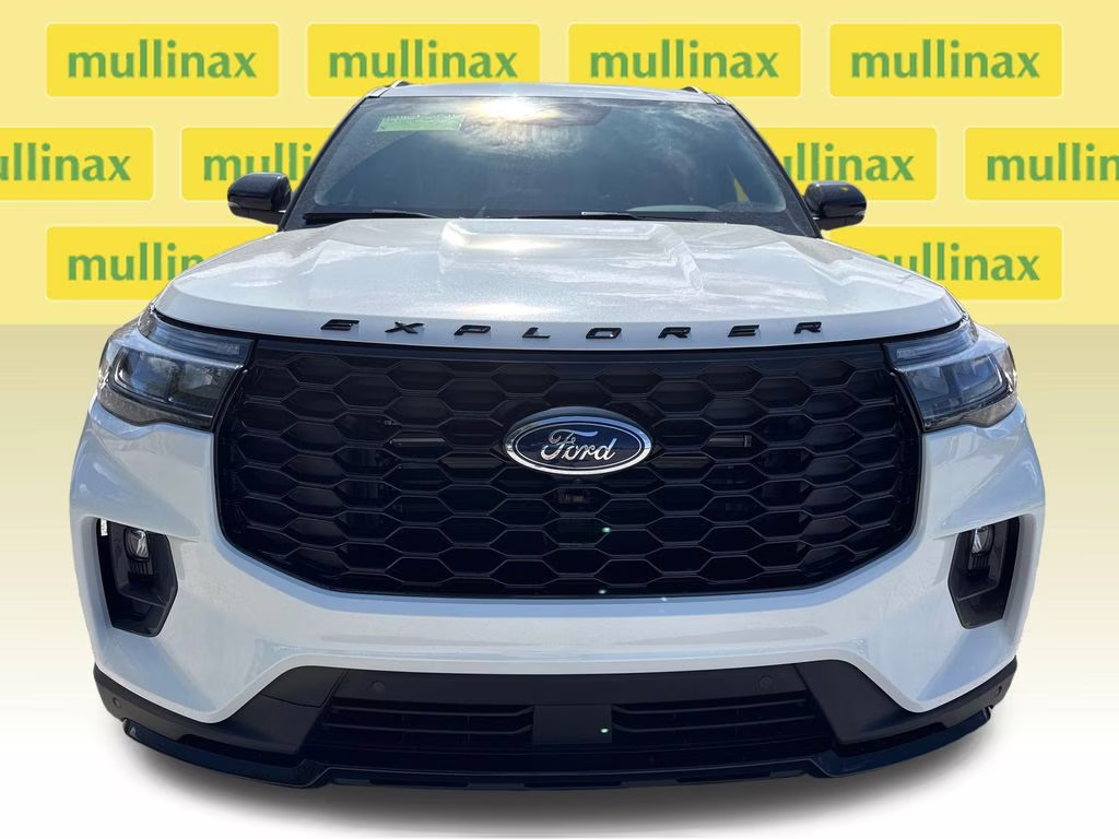 2026 Star White Metallic Tri-Coat Ford Explorer ST-Line RWD SUV