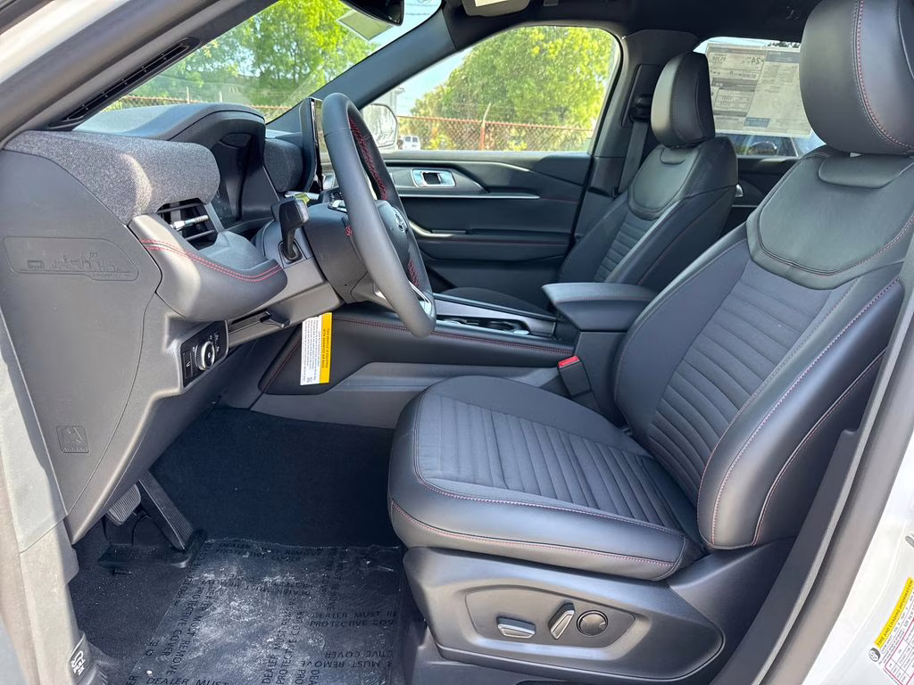 2026 Star White Metallic Tri-Coat Ford Explorer ST-Line RWD SUV