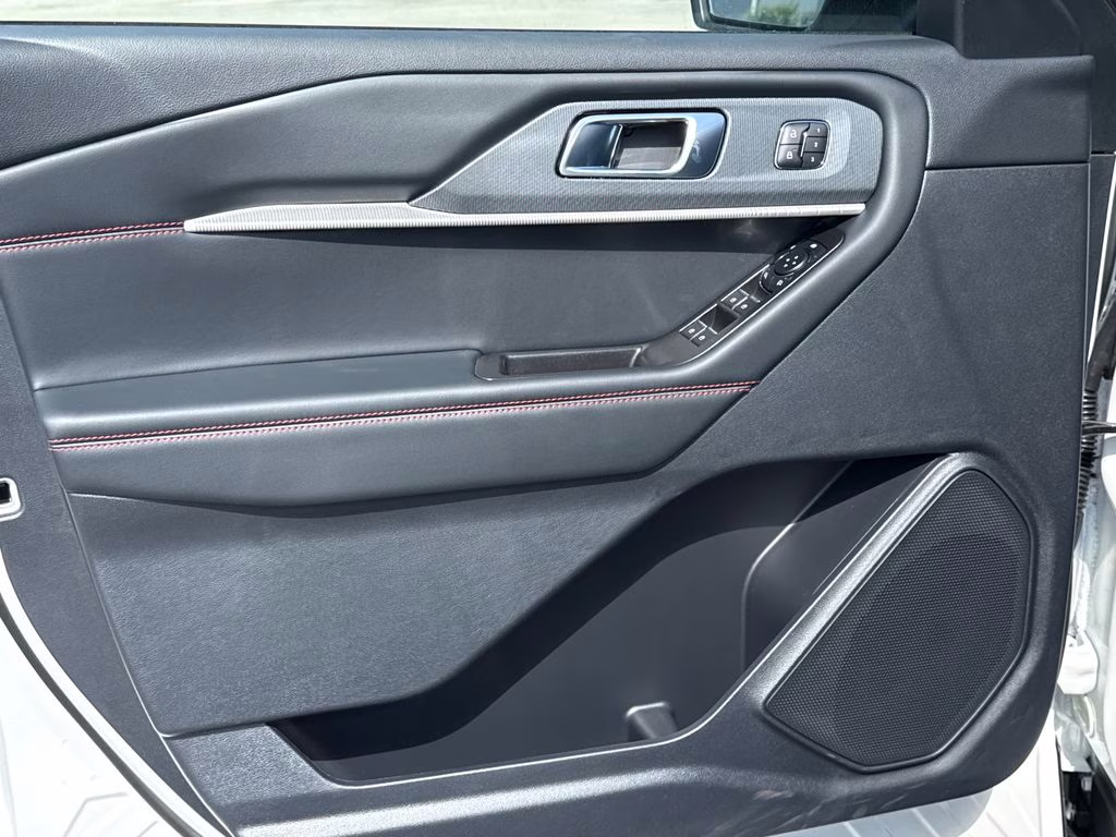 2026 Star White Metallic Tri-Coat Ford Explorer ST-Line RWD SUV