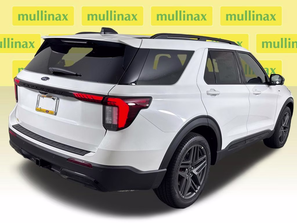 2026 Star White Metallic Tri-Coat Ford Explorer ST-Line RWD SUV