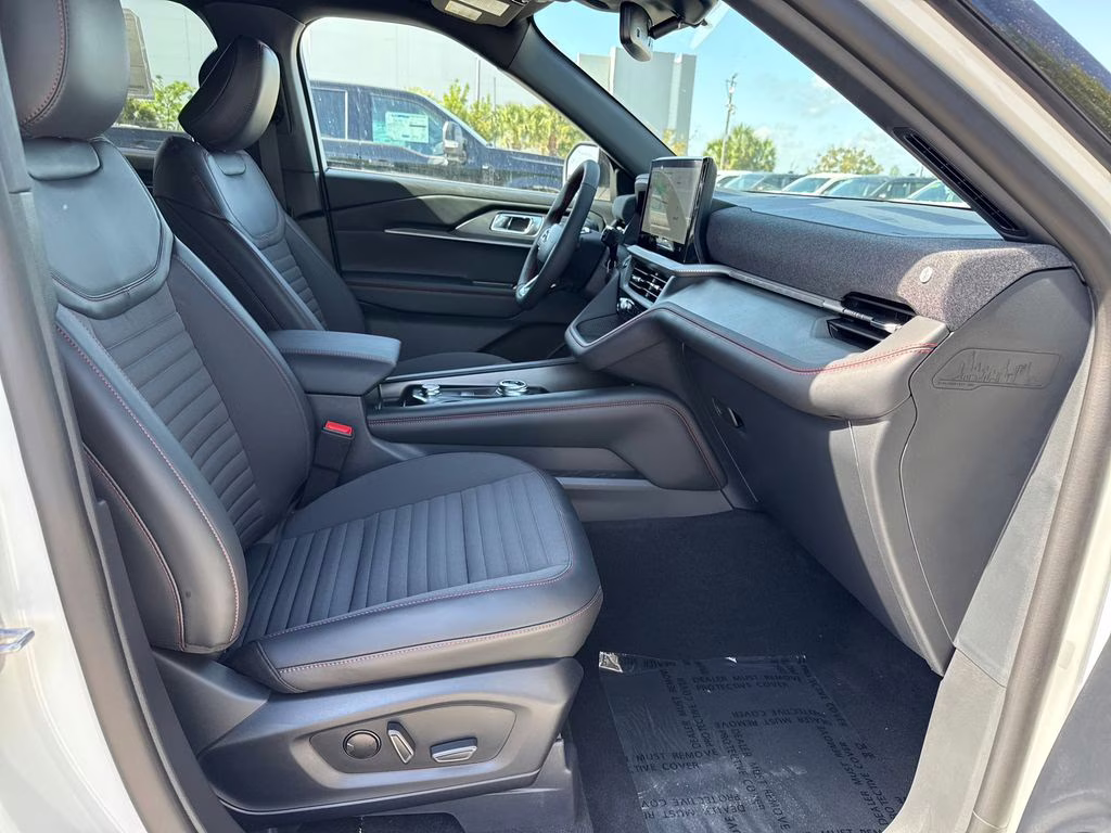 2026 Star White Metallic Tri-Coat Ford Explorer ST-Line RWD SUV