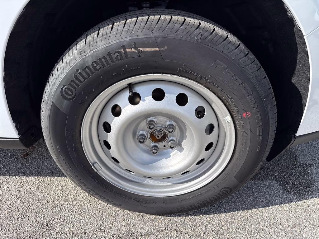 2026 Oxford White Ford Maverick XL FWD Truck