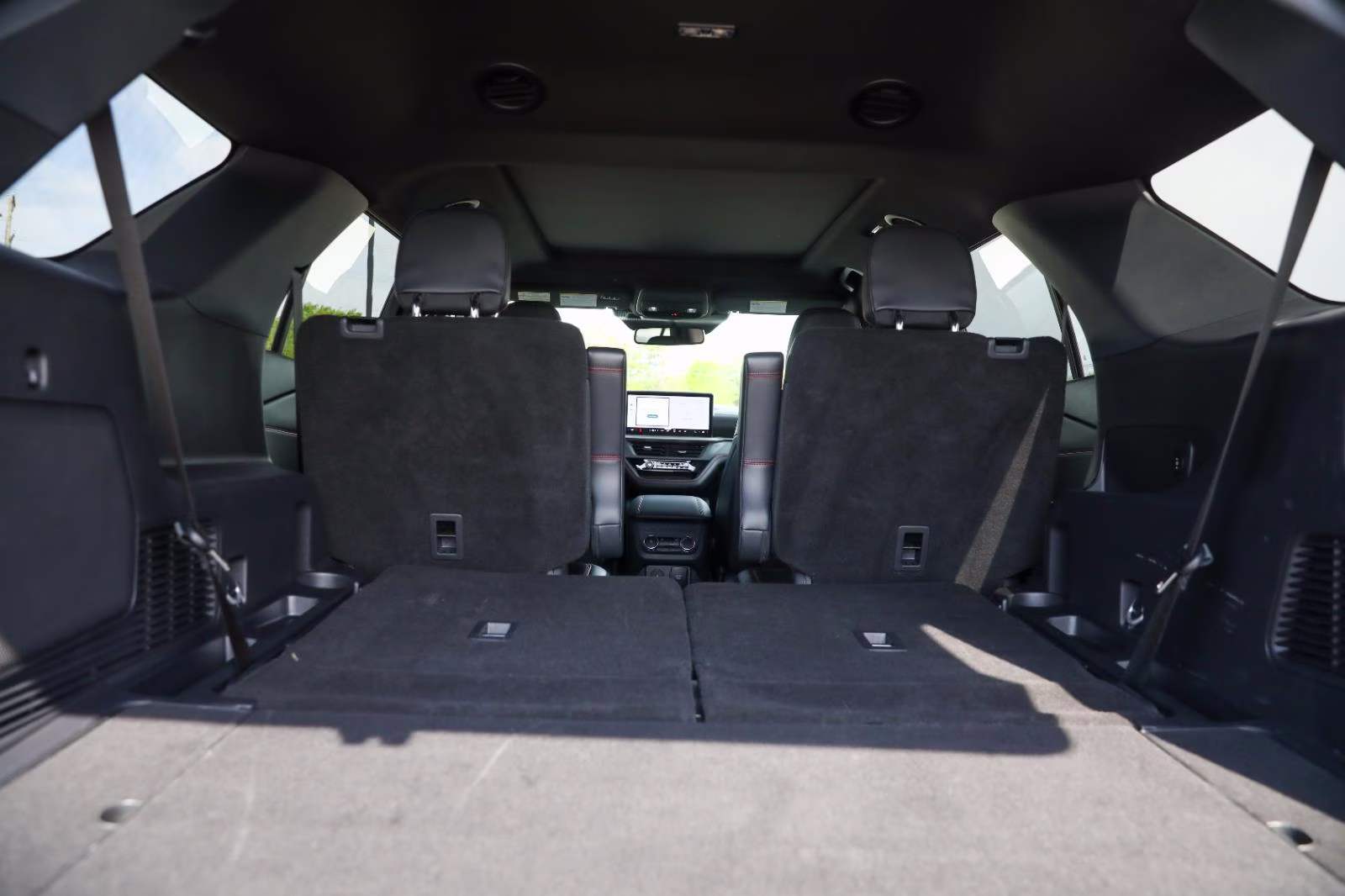 2025 Star White Metallic Tri-Coat Ford Explorer ST 4X4 SUV