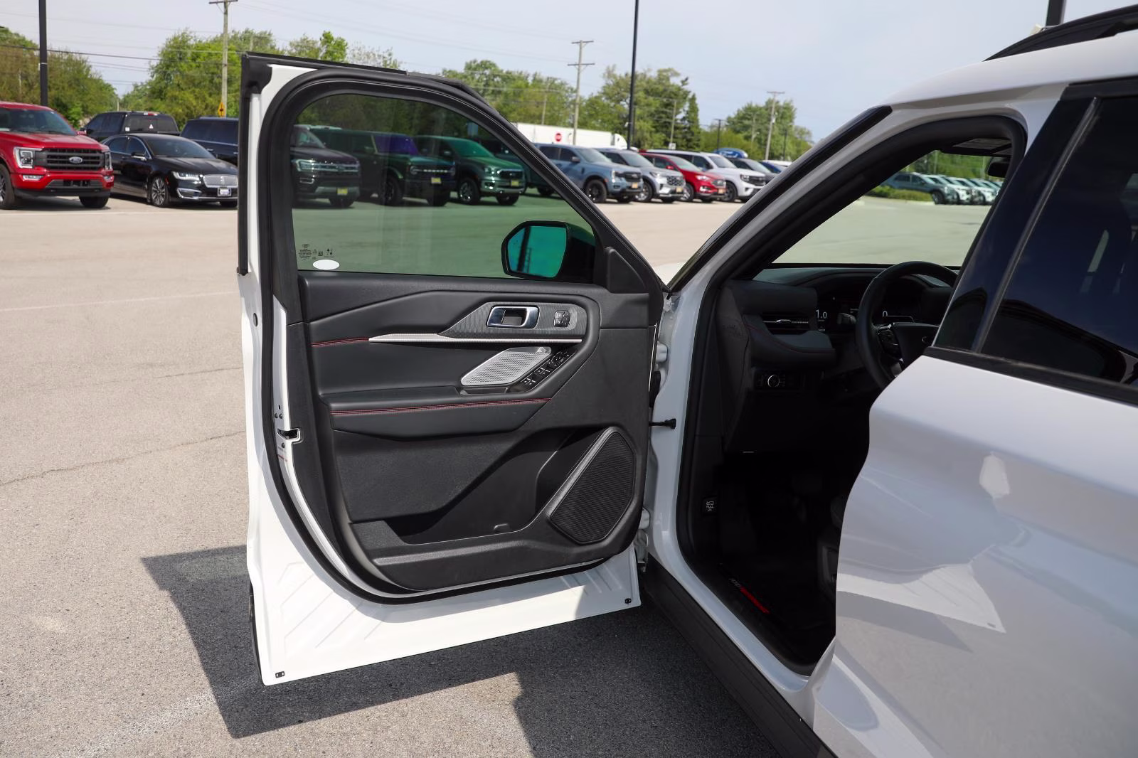 2025 Star White Metallic Tri-Coat Ford Explorer ST 4X4 SUV
