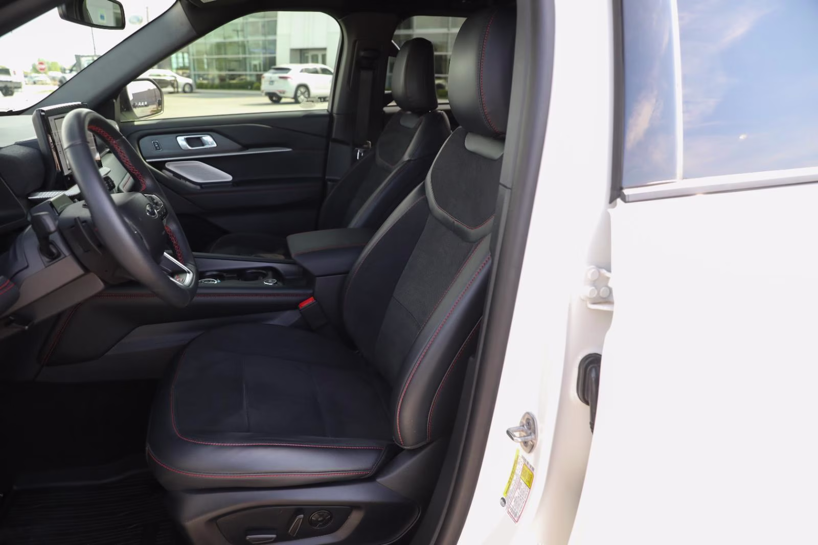 2025 Star White Metallic Tri-Coat Ford Explorer ST 4X4 SUV