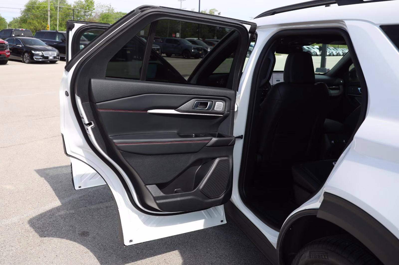 2025 Star White Metallic Tri-Coat Ford Explorer ST 4X4 SUV