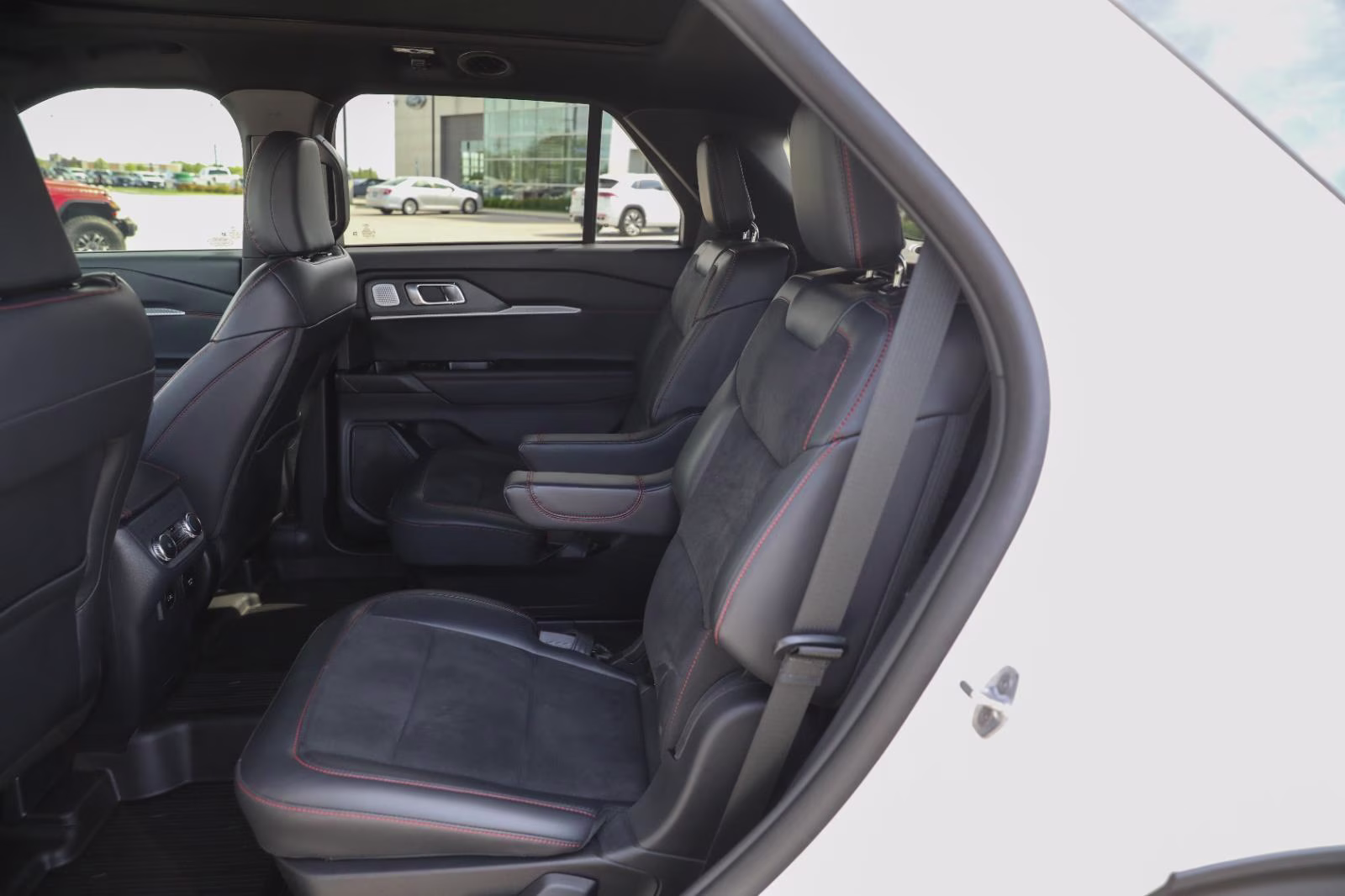 2025 Star White Metallic Tri-Coat Ford Explorer ST 4X4 SUV
