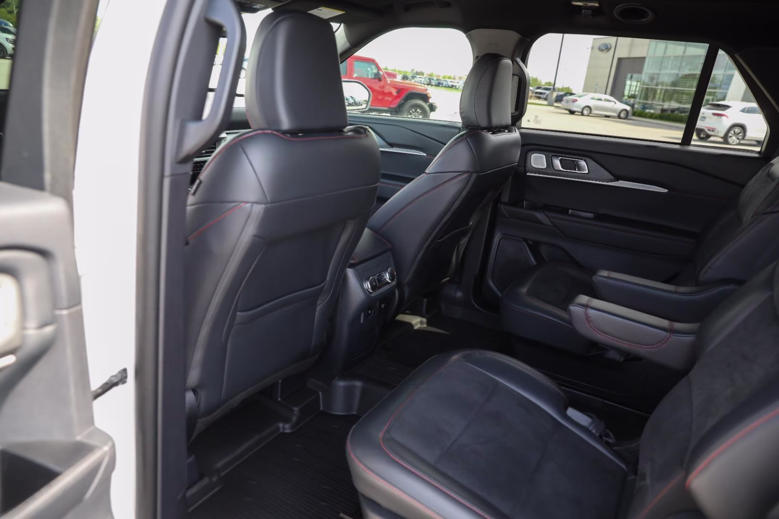 2025 Star White Metallic Tri-Coat Ford Explorer ST 4X4 SUV