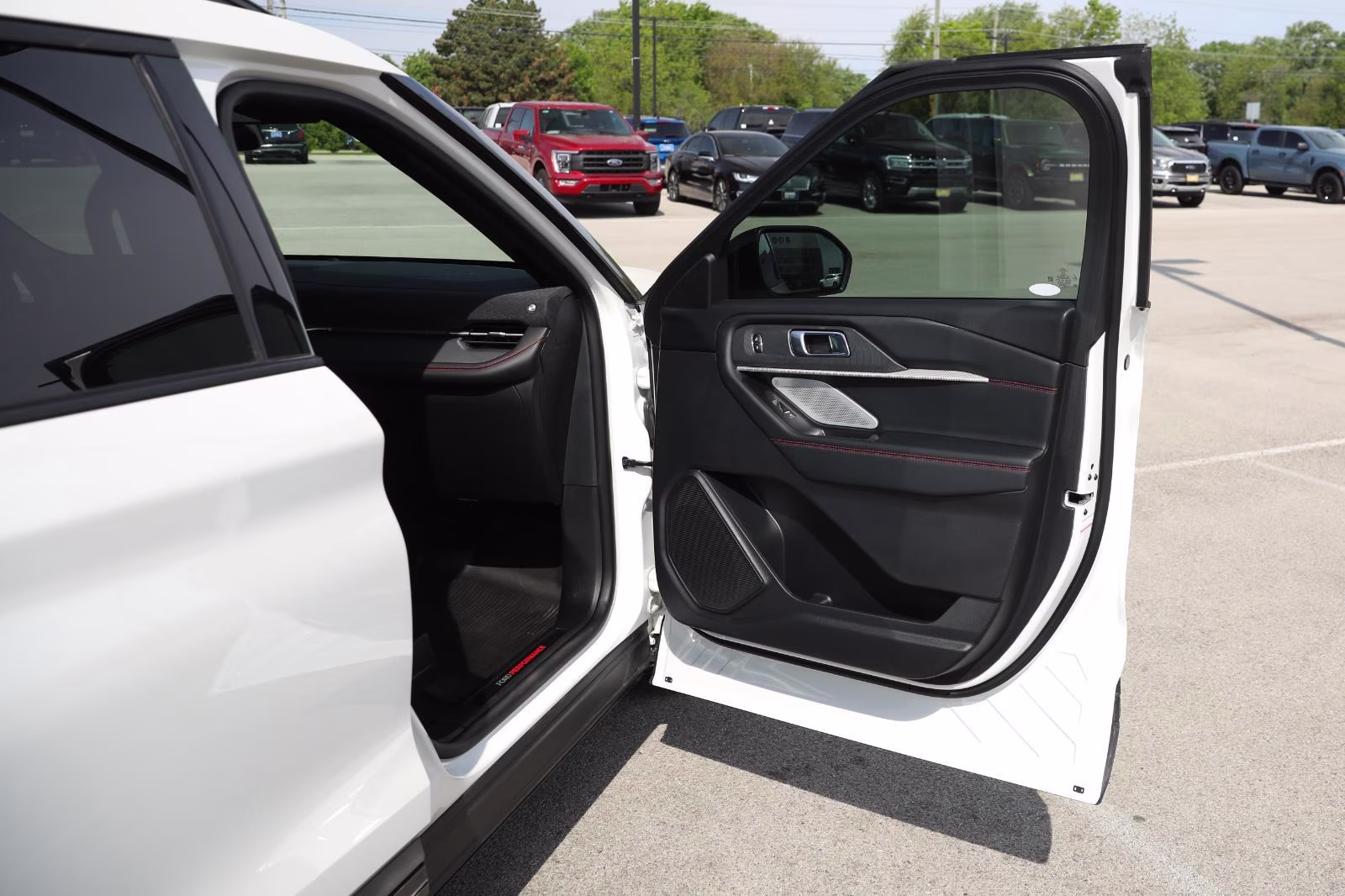 2025 Star White Metallic Tri-Coat Ford Explorer ST 4X4 SUV