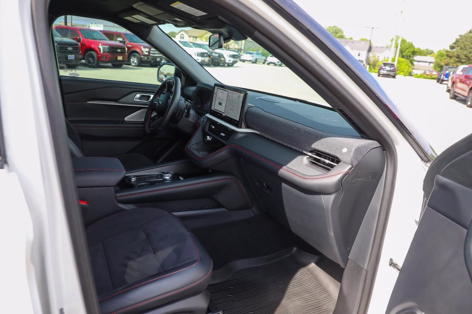 2025 Star White Metallic Tri-Coat Ford Explorer ST 4X4 SUV