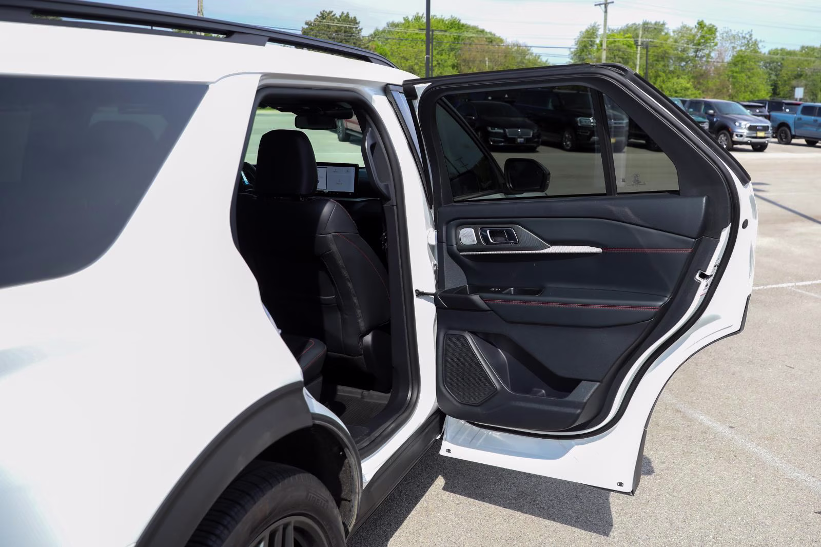 2025 Star White Metallic Tri-Coat Ford Explorer ST 4X4 SUV
