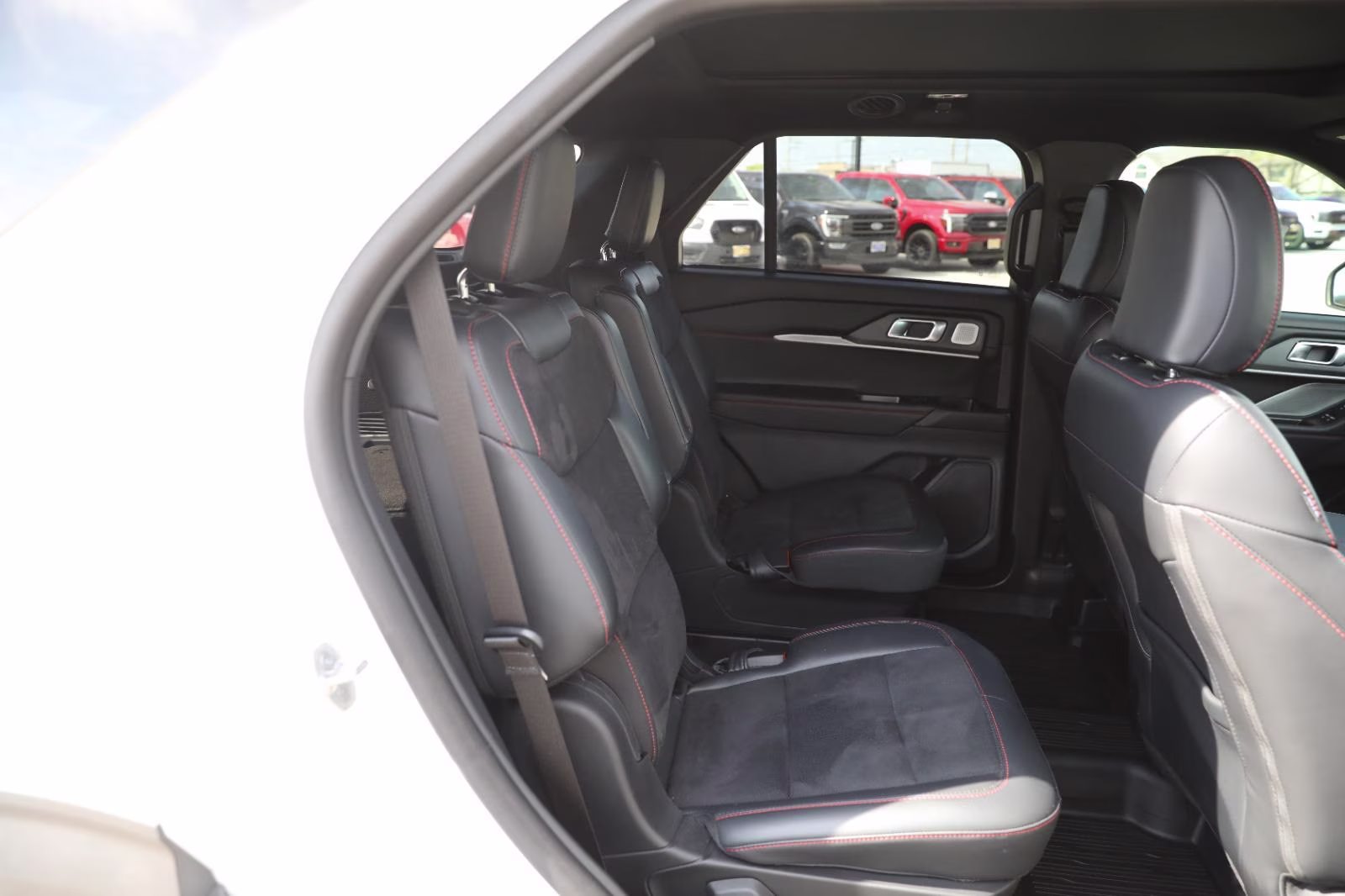 2025 Star White Metallic Tri-Coat Ford Explorer ST 4X4 SUV