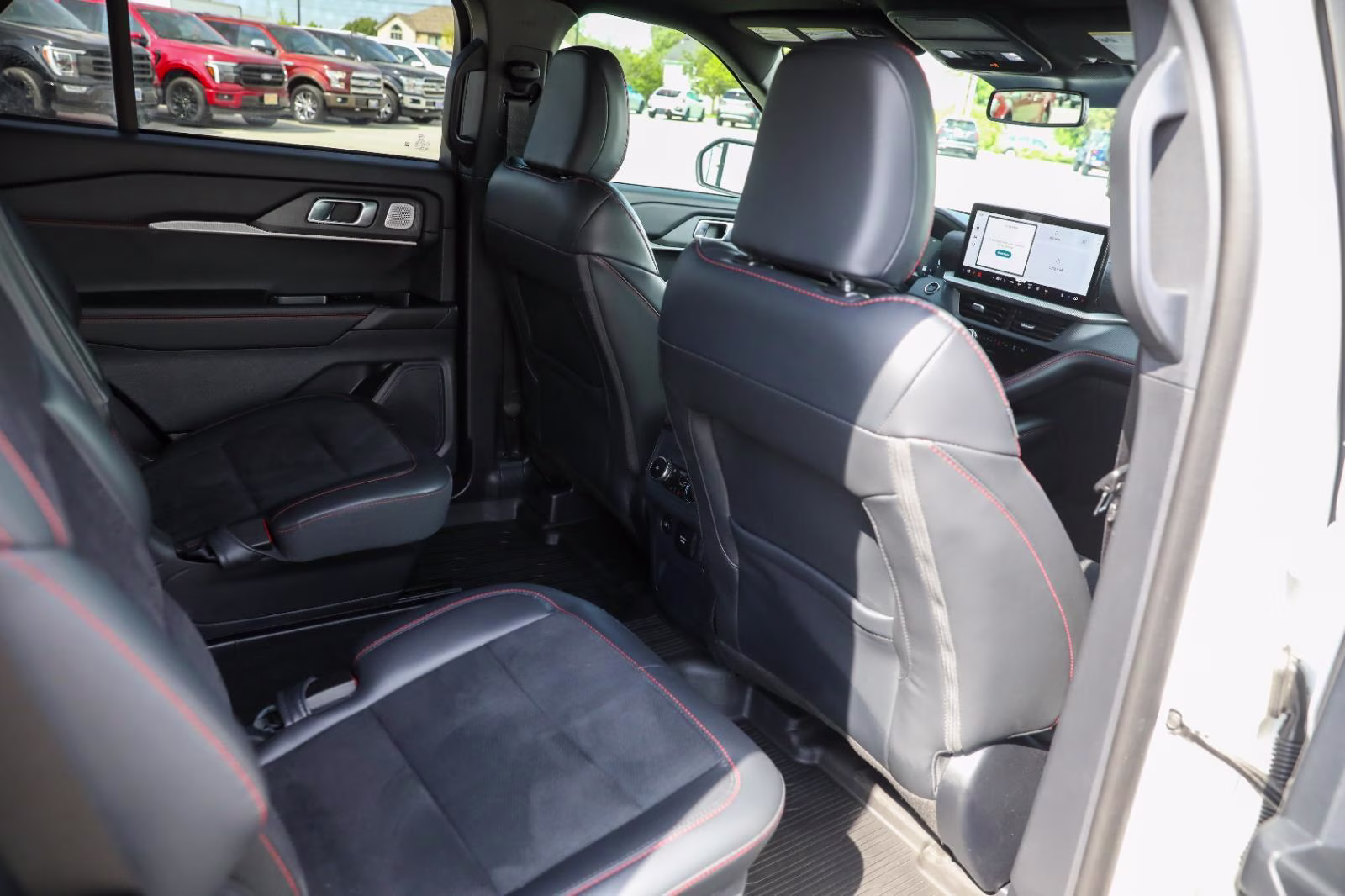 2025 Star White Metallic Tri-Coat Ford Explorer ST 4X4 SUV
