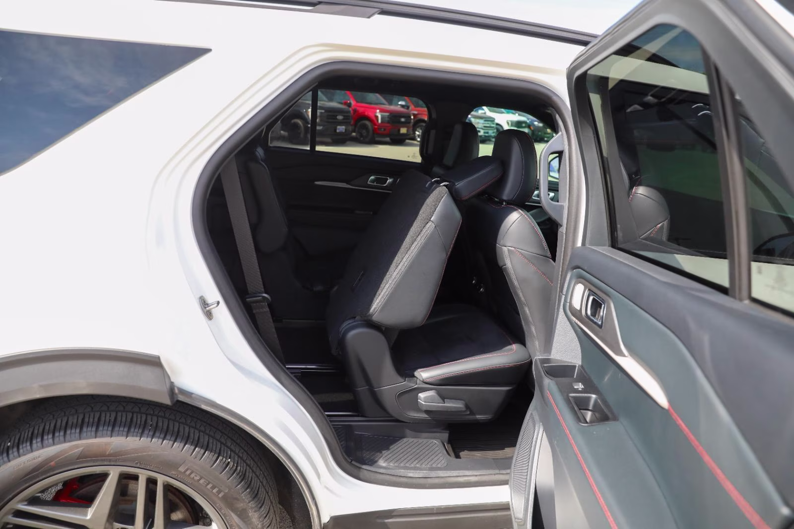 2025 Star White Metallic Tri-Coat Ford Explorer ST 4X4 SUV
