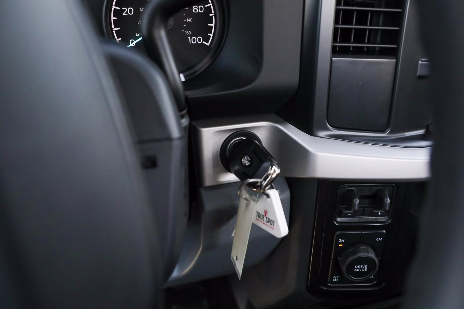 2026 Avalanche Ford Super Duty F-350 SRW XL 4X4 Truck