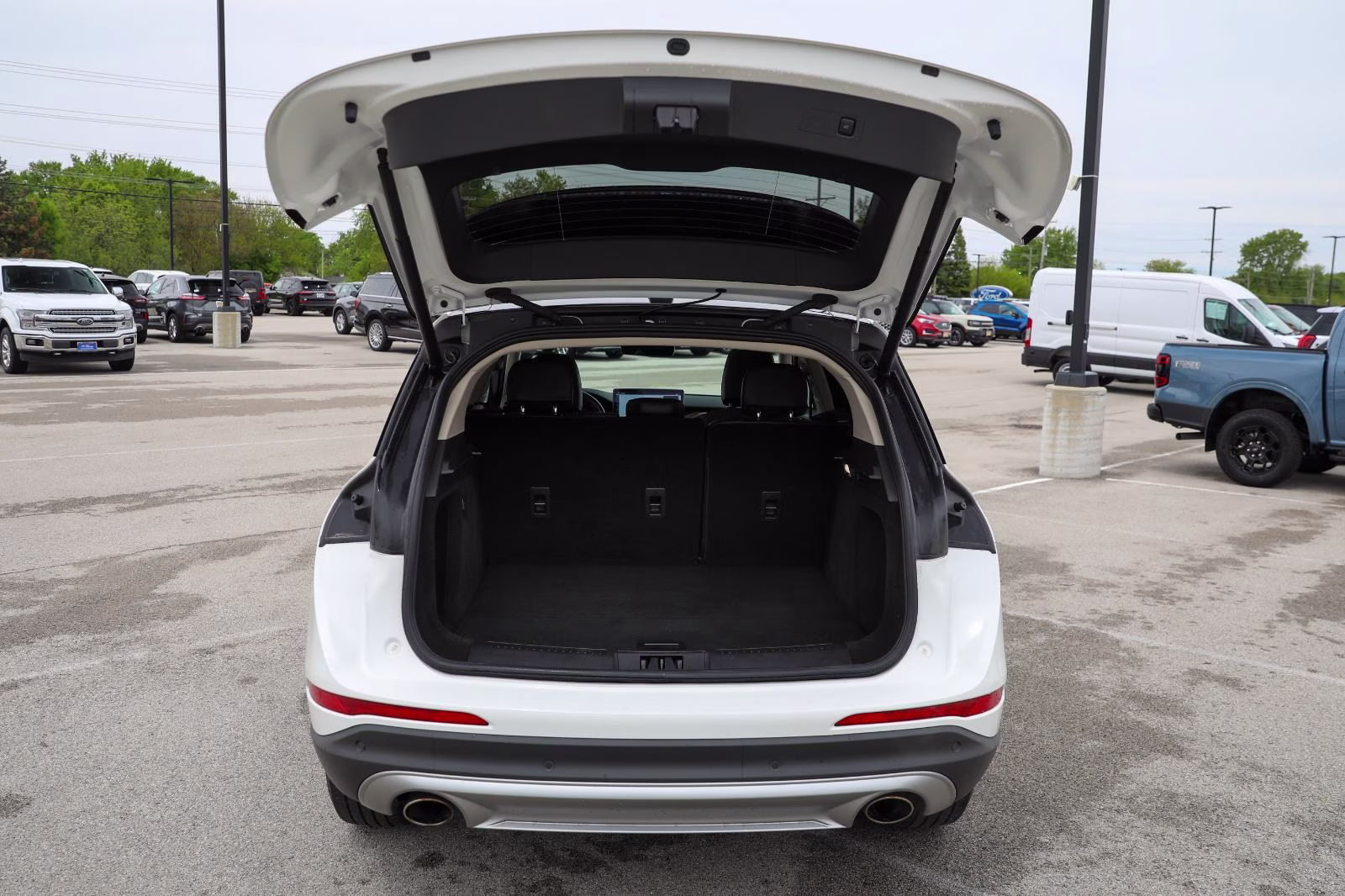 2023 Pristine White Metallic Tri-Coat Lincoln Corsair Reserve AWD SUV