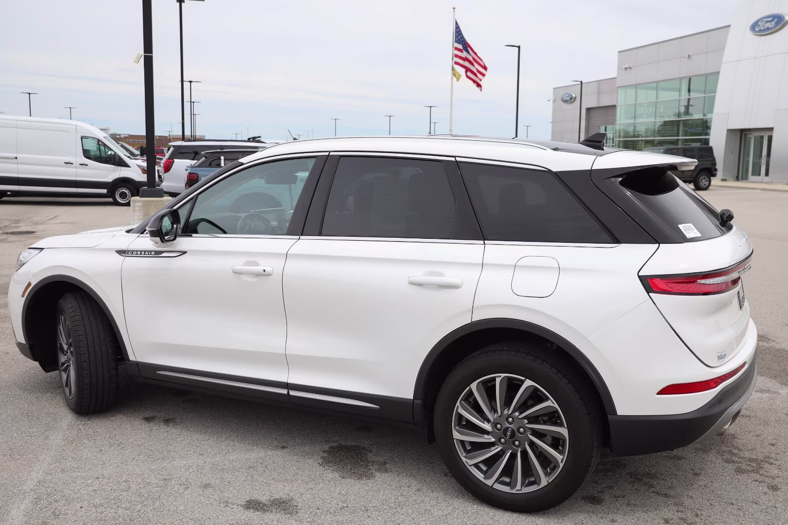 2023 Pristine White Metallic Tri-Coat Lincoln Corsair Reserve AWD SUV