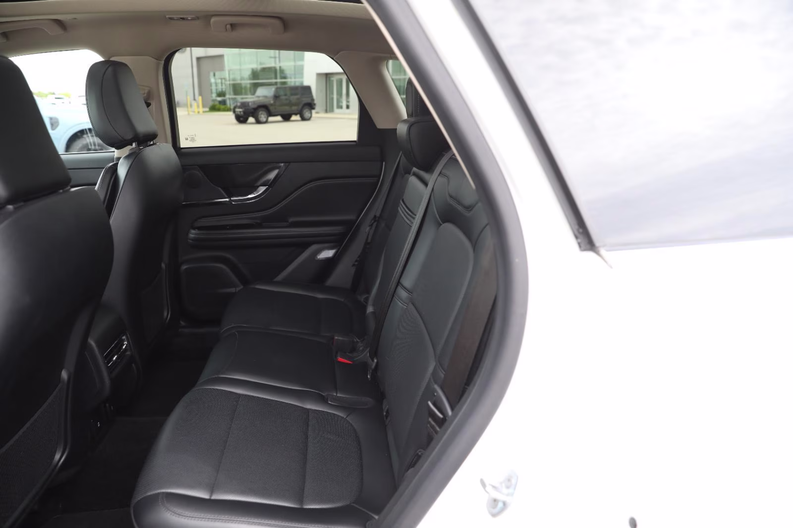2023 Pristine White Metallic Tri-Coat Lincoln Corsair Reserve AWD SUV
