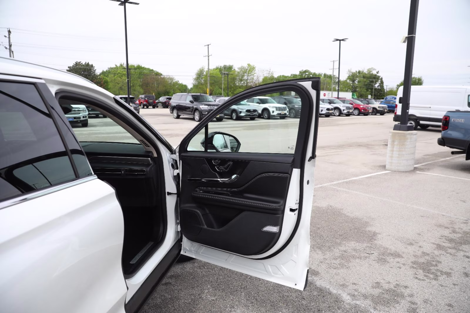 2023 Pristine White Metallic Tri-Coat Lincoln Corsair Reserve AWD SUV