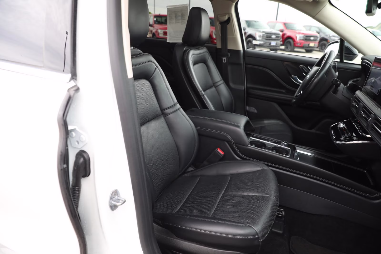 2023 Pristine White Metallic Tri-Coat Lincoln Corsair Reserve AWD SUV
