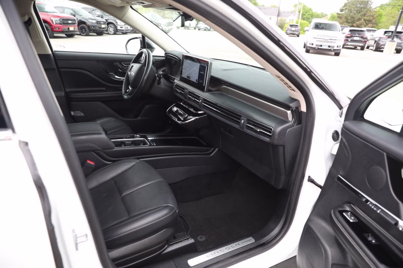 2023 Pristine White Metallic Tri-Coat Lincoln Corsair Reserve AWD SUV