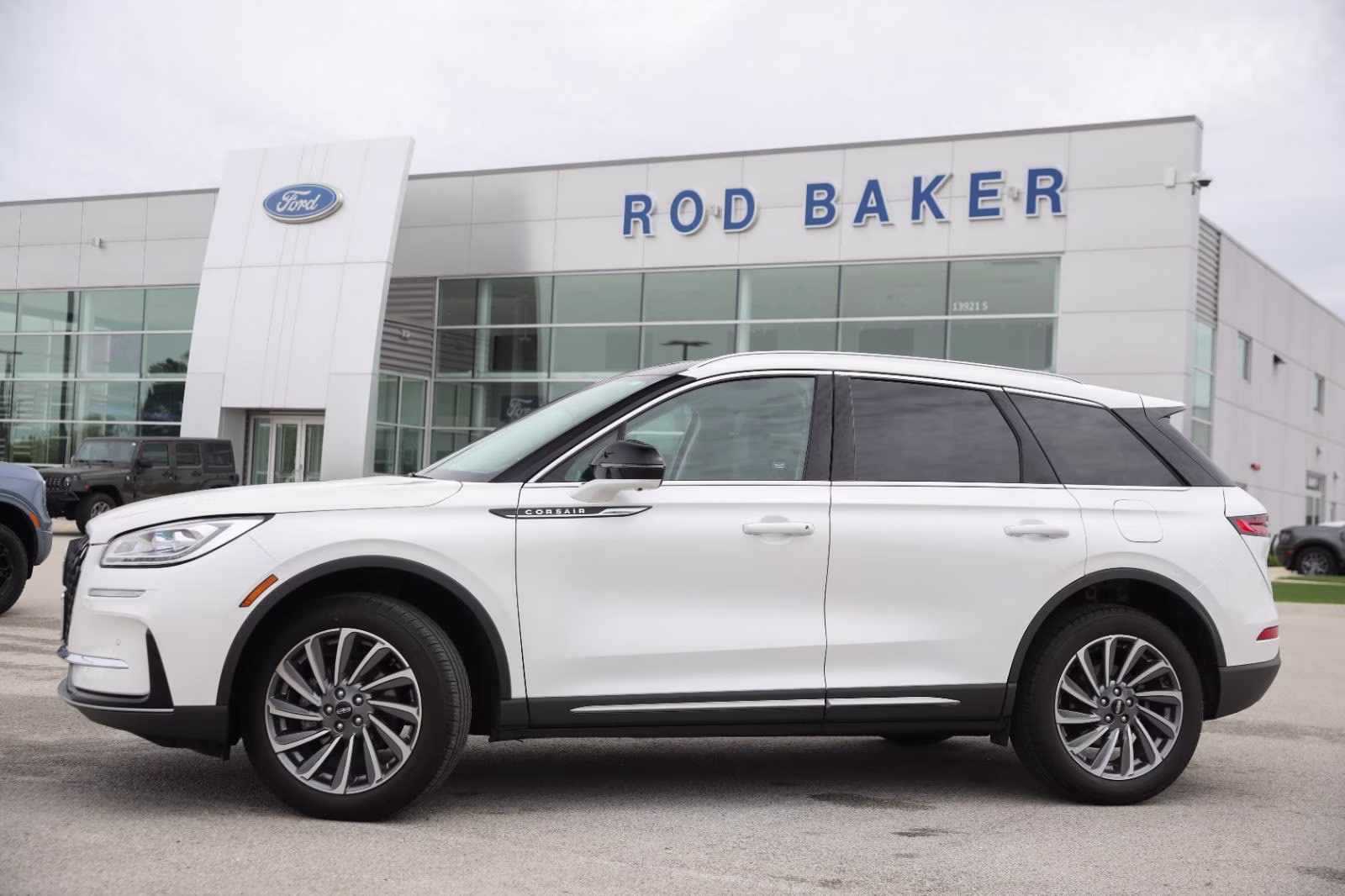2023 Pristine White Metallic Tri-Coat Lincoln Corsair Reserve AWD SUV