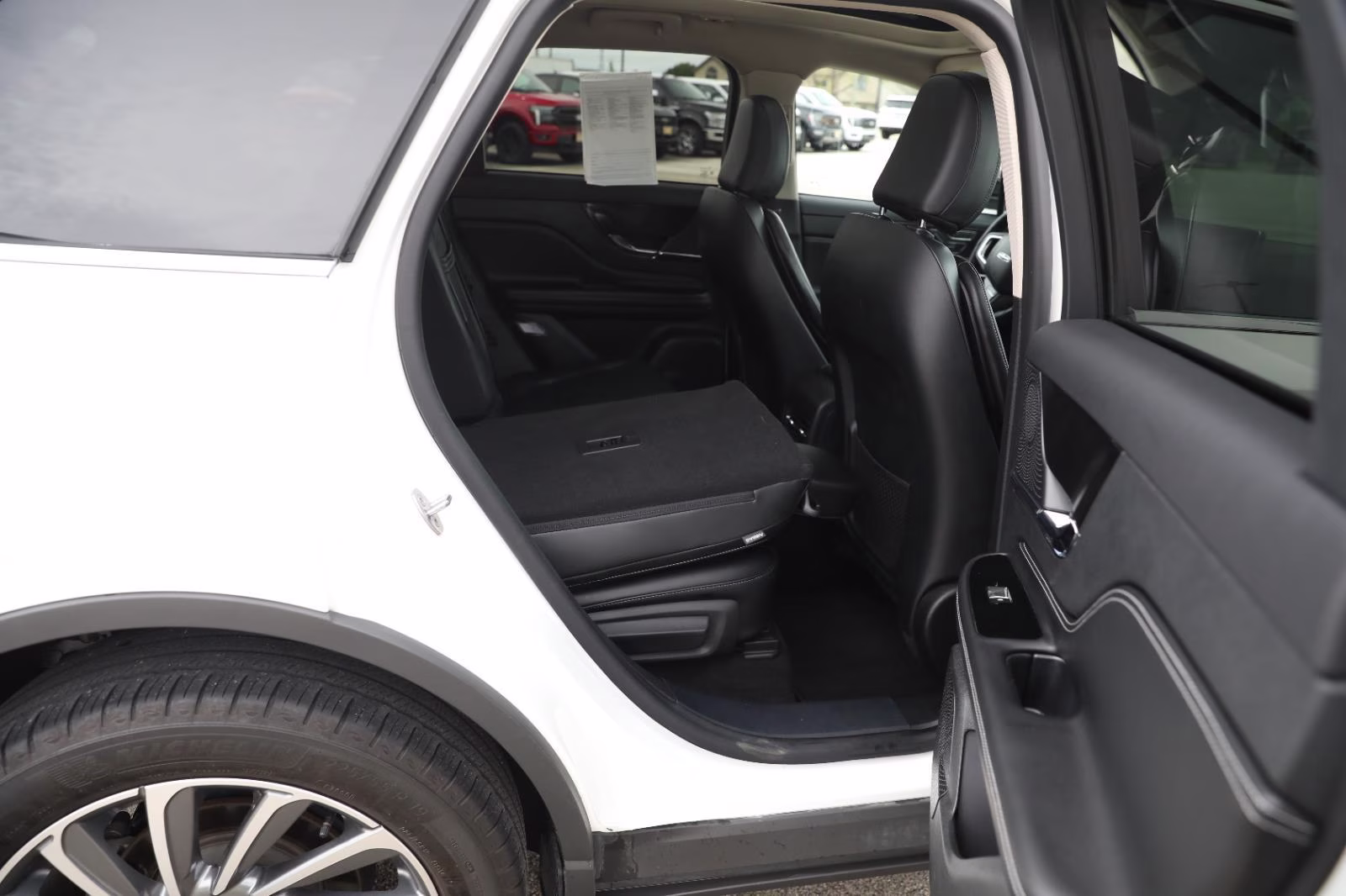 2023 Pristine White Metallic Tri-Coat Lincoln Corsair Reserve AWD SUV
