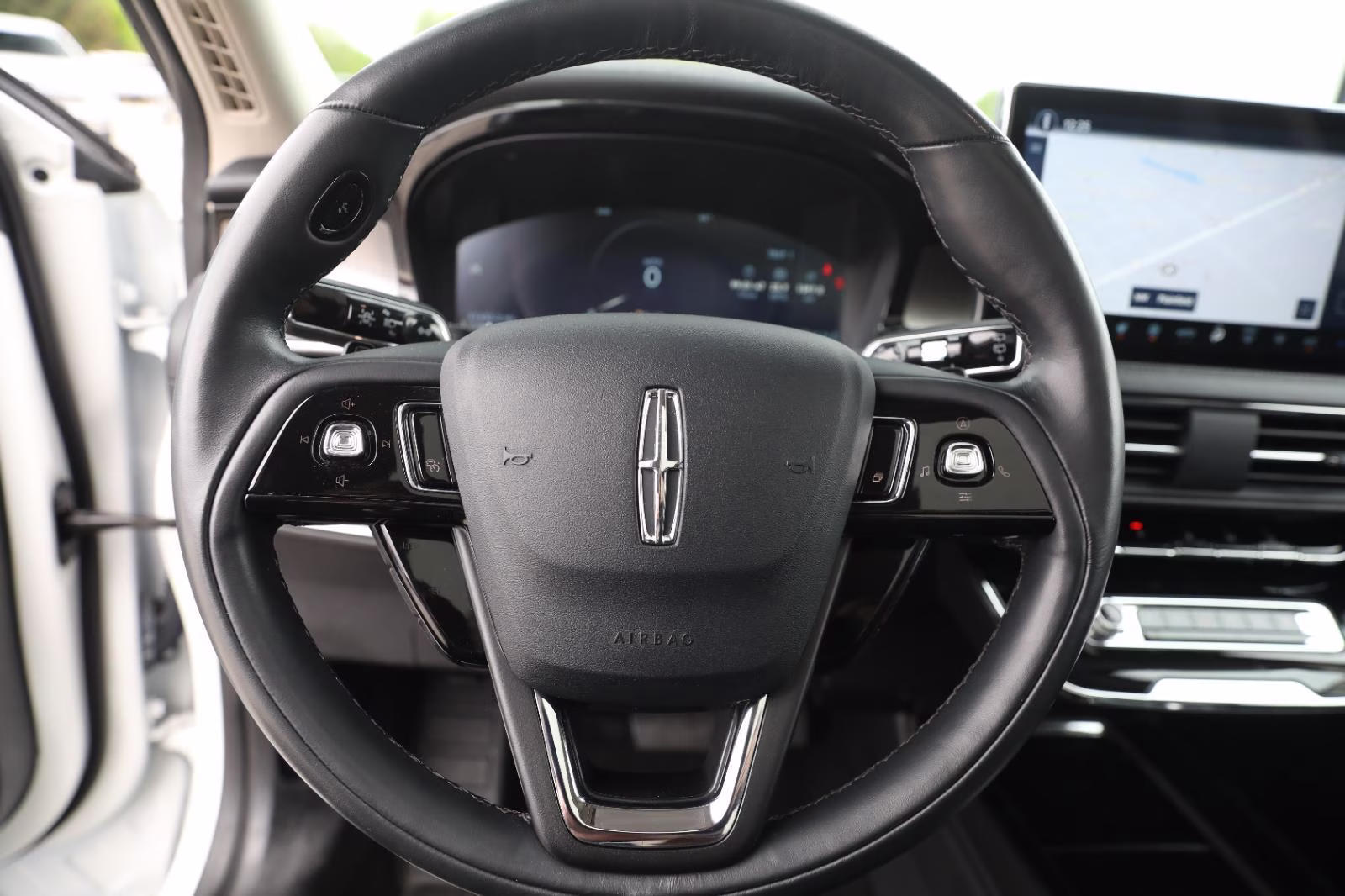 2023 Pristine White Metallic Tri-Coat Lincoln Corsair Reserve AWD SUV