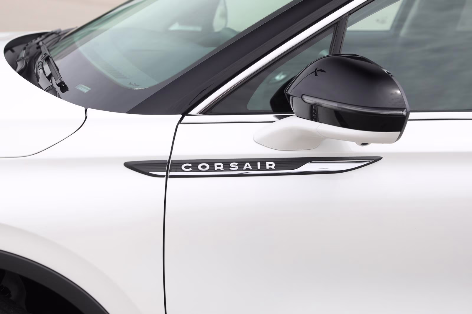 2023 Pristine White Metallic Tri-Coat Lincoln Corsair Reserve AWD SUV