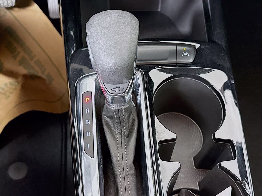 2025 Summit White Chevrolet Trax LT FWD SUV