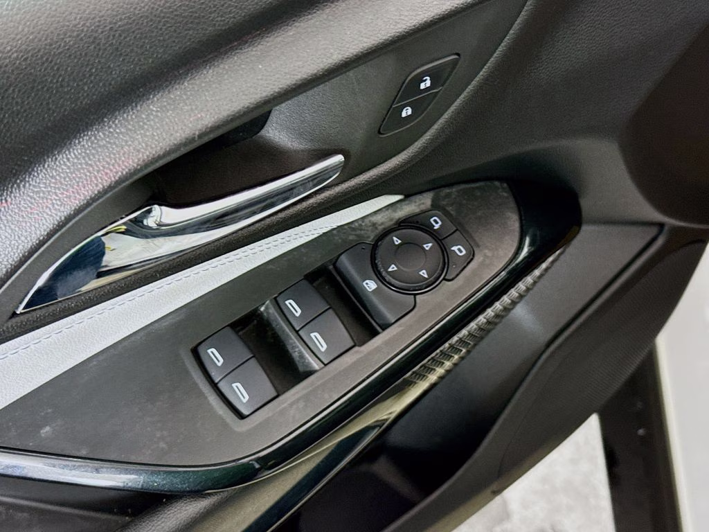 2025 Summit White Chevrolet Trax LT FWD SUV