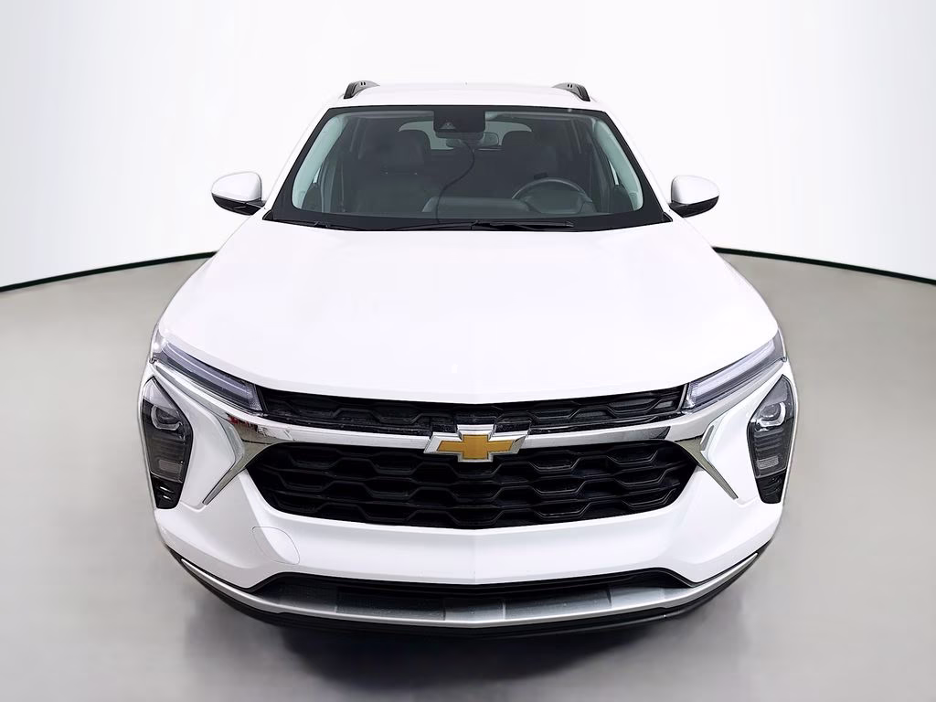 2025 Summit White Chevrolet Trax LT FWD SUV