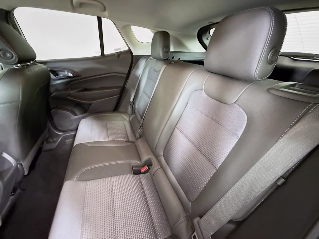 2025 Summit White Chevrolet Trax LT FWD SUV